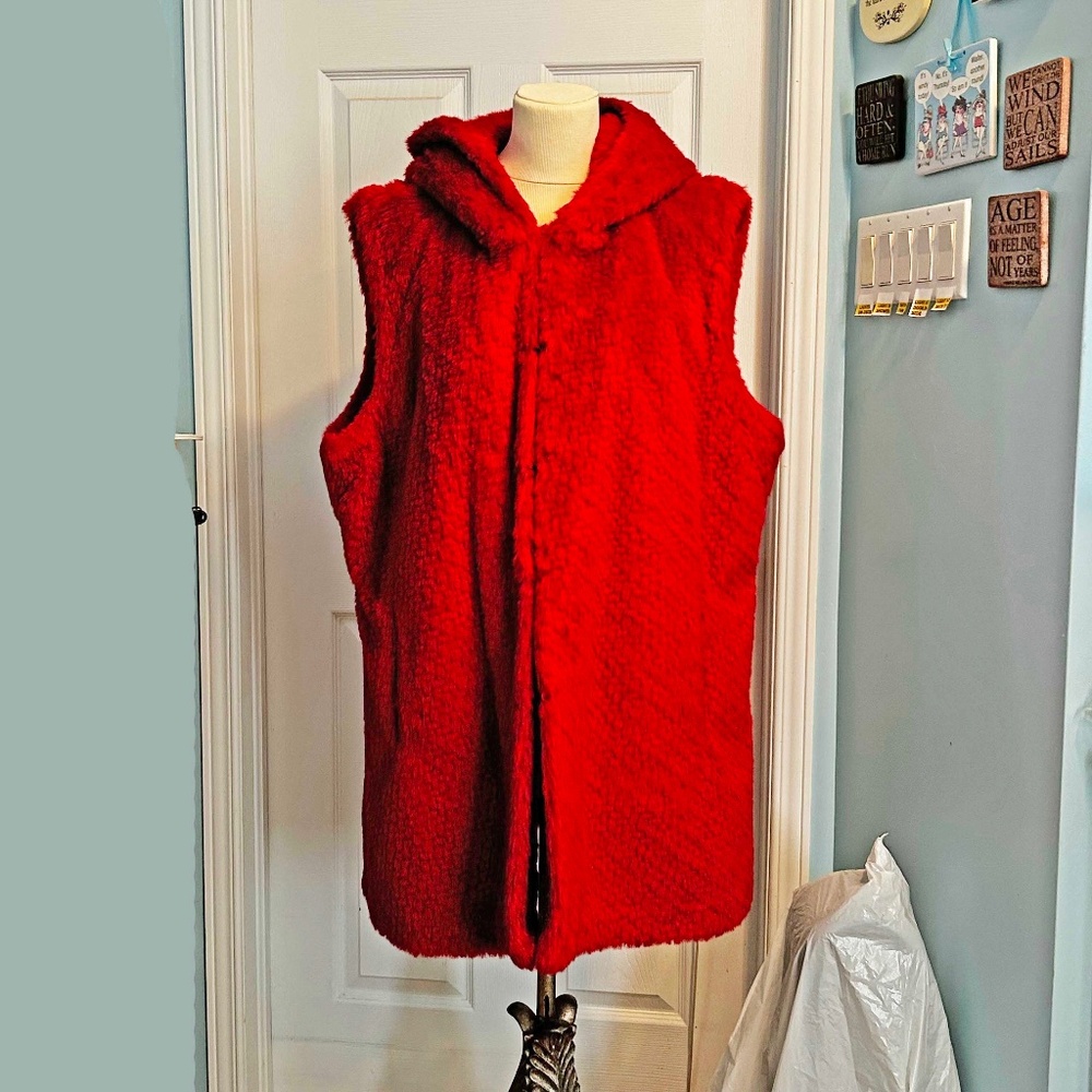 VEST, FAUX FUR KNIT, RED, SIZE 3X, FUR CLASP HOOKS, POCKETS, FULLY LINED, HOOD,
